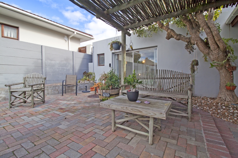 4 Bedroom Property for Sale in Sunnydale Western Cape